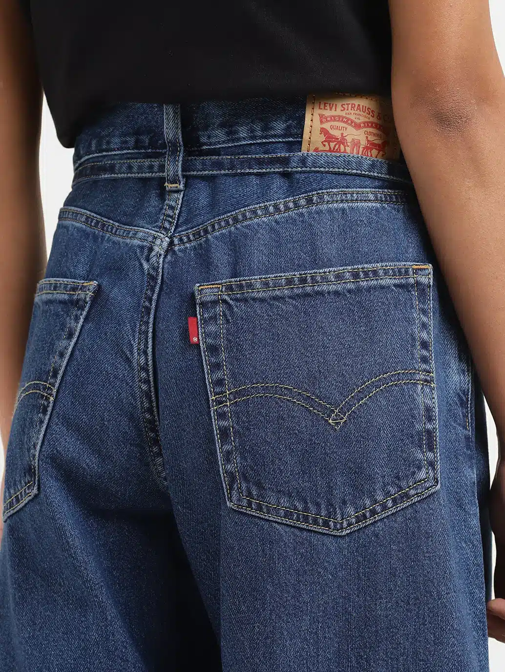 A55330006_05_Back_Details_7589bf56-4a56-45b7-a6e9-f9bb3ce82db6