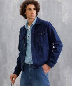 Fashionable Blue Double Pocket Denim Jacket with Durable Stitching and Modern Fit