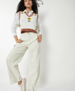 Mid Rise Women Solid Wide Leg High Rise Cargo Jeans with Contemporary Modern Fit