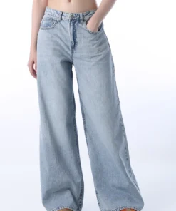 Women’s Relaxed Fit Light Blue Wide-Leg Jeans