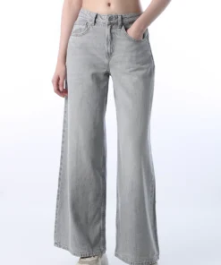 Modern Women’s High-Rise Wide-Leg Jeans