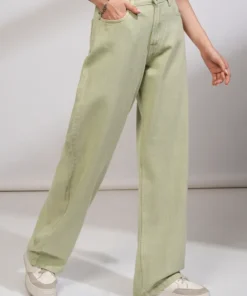 Casual Women Green Straight Fit Stretch Denim Jeans for Relaxed Fashionable Looks